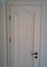 #827  Дверь межкомнатная из массива крашенная.